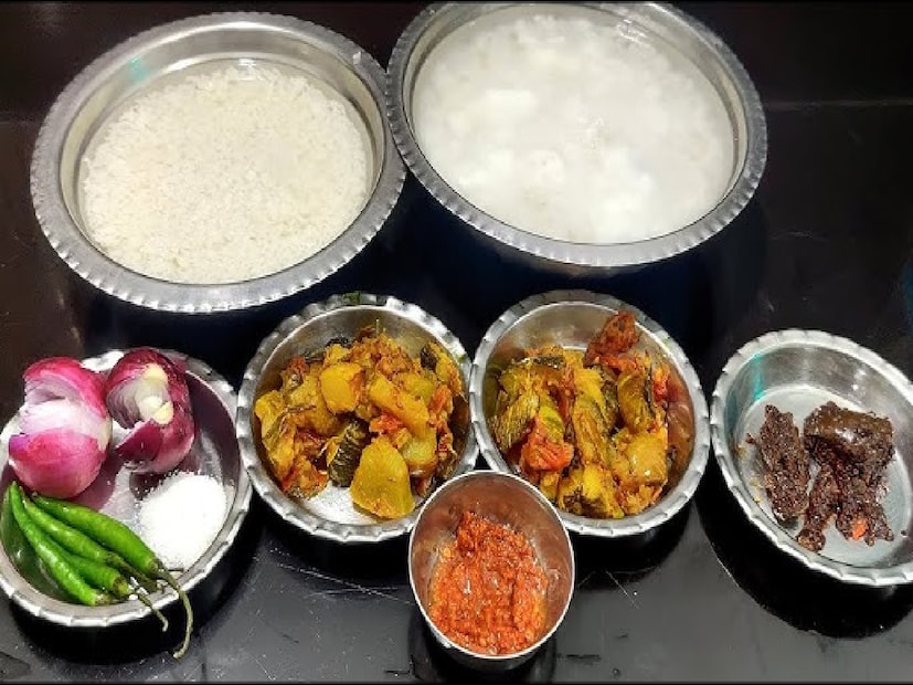 *ছত্তিশগড়ের ঐতিহ্যবাহী খাবার বোরে বাসি স্বাস্থ্যের জন্য খুবই উপকারী। ভিটামিন বি১২, আয়রন, পটাসিয়াম এবং ক্যালসিয়াম সমৃদ্ধ এই খাবারটি হজম প্রক্রিয়াকে শক্তিশালী করে। একেই আমরা বাংলায় চিনি পান্তাভাত নামে! সংগৃহীত ছবি। 