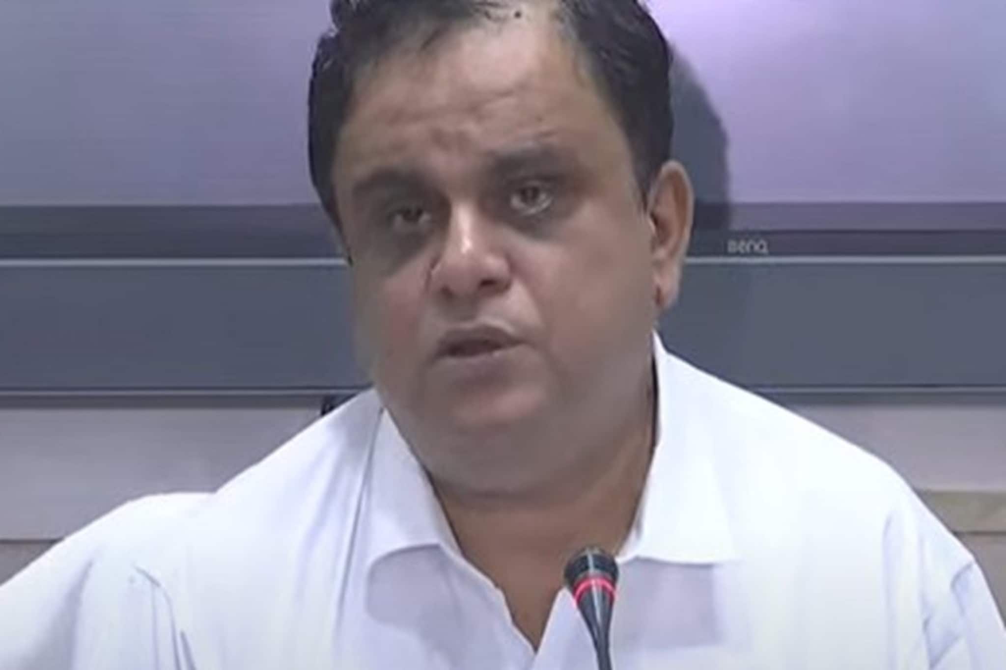 বেঁচে থাকলে রবীন্দ্রনাথকেও ওরা এসআইআরের লাইনে ডাকত! জয় গোস্বামী প্রসঙ্গে কটাক্ষ ব্রাত্যর