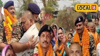 সিআরপিএফ জওয়ানকে গানে-ফুলে অভ্যর্থনা জানাল গোটা গ্রাম