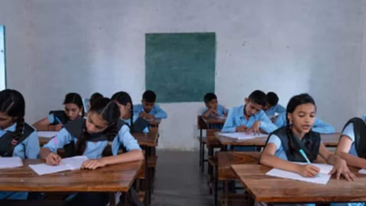 Madhyamik Result: মে মাসেই…কবে বেরোতে পারে মাধ‍্যমিকের রেজাল্ট! কীভাবে দেখা যাবে ফলাফল? পরীক্ষার্থীরা এখনই দেখে নিন WBBSE Madhyamik Result 2025 where and how to check 10th Result 2025 Date