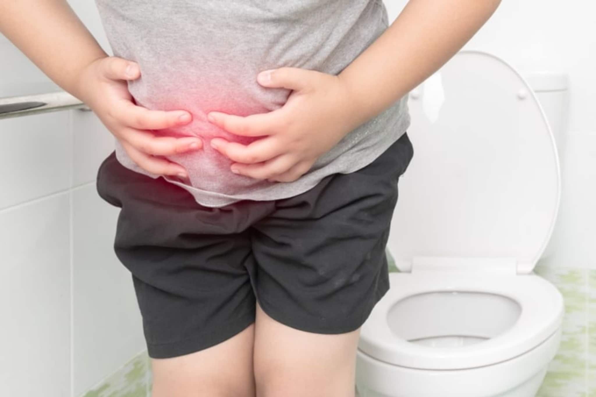 টয়লেটে রোজ মোবাইল ব্যবহার করছেন? ভুল করছেন, এখনই সতর্ক না হলে আপনার পিছনের...