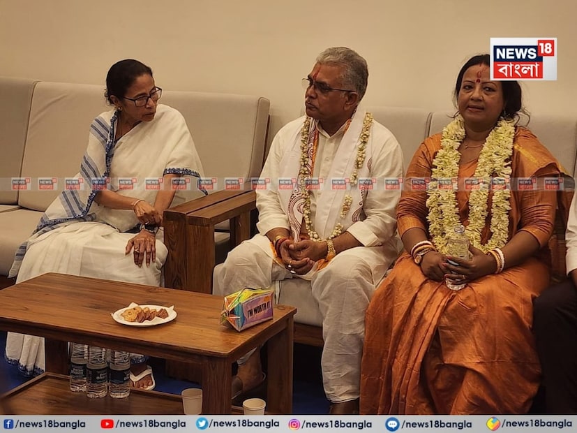 দলীয় সাংগঠনিক কর্মসূচি থেকে আপাতত দূরেই আছেন দিলীপ ঘোষ। বিয়ের পরপর সস্ত্রীক দিঘায় মুখ্যমন্ত্রী মমতা বন্দ্যোপাধ্যায়ের সঙ্গে সৌজন্যমূলক সাক্ষাৎ করেন তিনি। এতে বিজেপির অভ্যন্তরে প্রবল ক্ষোভ ছড়ায়। দিলীপ ঘোষও ক্ষোভের প্রত্যুত্তর দেন। তারপর থেকে ক্রমে সাংগঠনিক কর্মসূচি থেকে দূরে আছেন তিনি। বাদ রইলেন নতুন রাজ্য সভাপতির স্বাগত অনুষ্ঠানেও। 