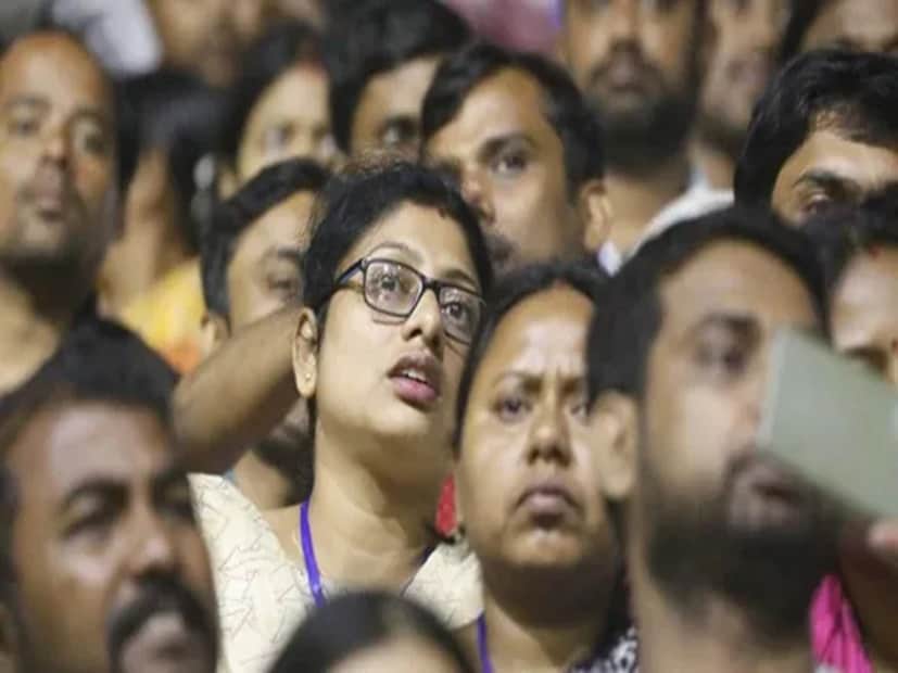 সূত্রের খবর, প্রথম দিন খুবই ভাল সাড়া পাওয়া গিয়েছে। সোমবার বিকেলের বদলে রাতে পোর্টাল খুললেও মঙ্গলবার সকাল থেকে পোর্টালে কোনও সমস্যা হয়নি। এই পোর্টাল ১৪ জুলাই পর্যন্ত খোলা থাকবে।