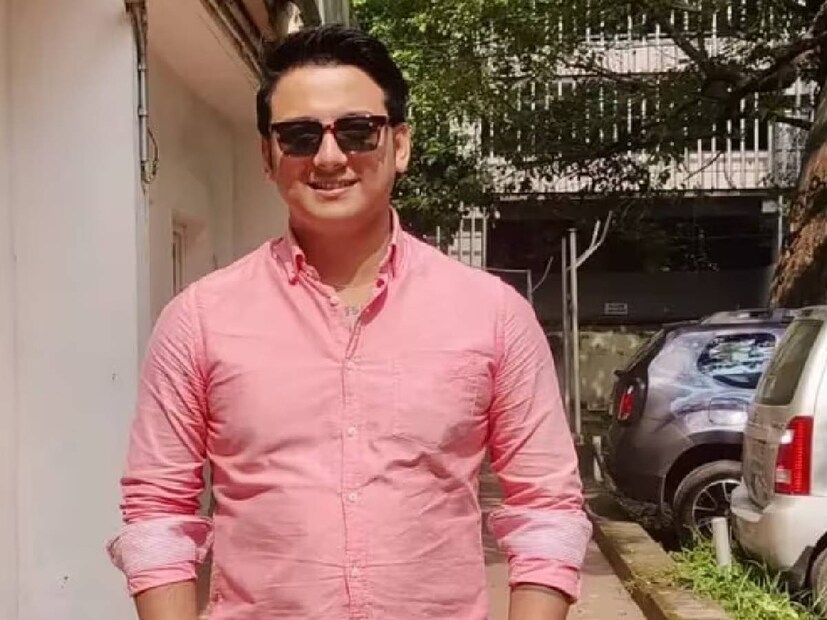 পরিচারিকার সন্দেহ হওয়ায় সৃঞ্জয়ের মা রিংকু মজুমদারকে খবর দেন তিনি। পরবর্তীতে হাসপাতালে নিয়ে যাওয়া হলে চিকিৎসকরা তাকে মৃত বলে ঘোষণা করেন। ইতিমধ্যেই বিধাননগর থানার তদন্তকারী আধিকারিকেরা এসে নমুনা সংগ্রহ করেছেন ফ্ল্যাটের।