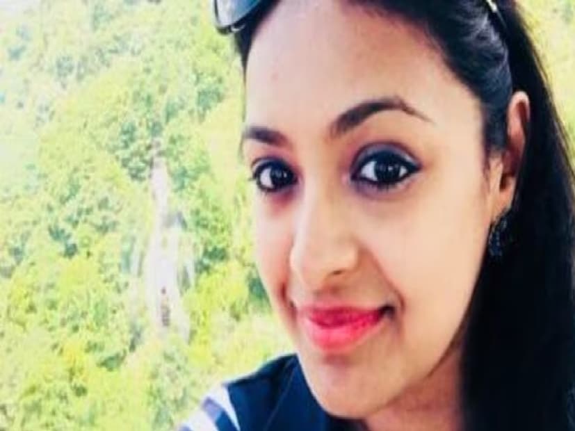 সান ফ্রান্সিসকো স্ট্যান্ডার্ডের একটি প্রতিবেদন অনুসারে, শশীধরকে ওপেন ম্যারেজের  জন্য চাপ দেওয়া হয়েছিল এবং তাঁর উপর নজরদারি করার জন্য তাঁর বাড়িতে গোপন ক্যামেরা স্থাপন করা হয়েছিল। শশীধর আরও দাবি করেছেন যে তিনি তাঁর স্বামীর জন্য তাঁর কেরিয়ার ছেড়ে দিয়েছিলেন।