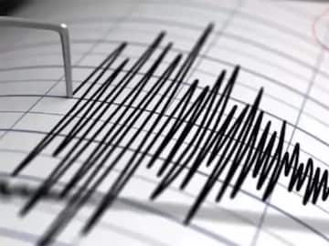 Iran earthquake: প্রকৃতিও কি মুখ ফেরাচ্ছে ইরানের থেকে! ভয়ঙ্কর ভূমিকম্পে কাঁপল দেশের মাটি, প্রবল আতঙ্ক… Iran earthquake: প্রকৃতিও কি মুখ ফেরাচ্ছে ইরানের থেকে! ভয়ঙ্কর ভূমিকম্পে কাঁপল দেশের মাটি, প্রবল আতঙ্ক…