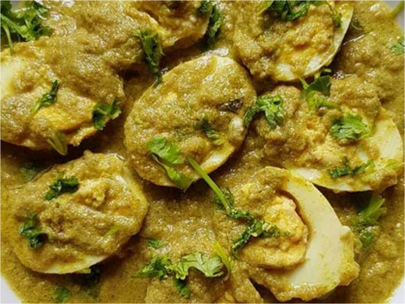 মালাইকারির নাম শুনলেই সবার আগে মুখে আসে চিংড়ির মালাইকারির নাম। কিন্তু চিংড়ি ছাড়াও আরও অনেক কিছু দিয়েই মালাইকারি হতে পারে। তার মধ্যে অন্যতম হল আমাদের প্রিয় খাবার ডিম দিয়ে তৈরি মালাইকারি।