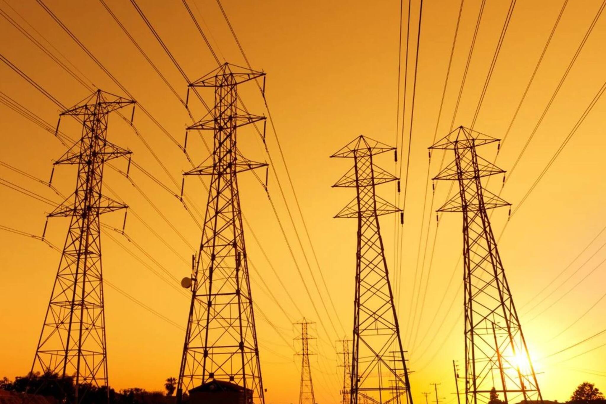 গরমের শুরুতেই তেঁতেপুড়ে একশা, পশ্চিমবঙ্গে বিদ্যুতের চাহিদা ১০ হাজার মেগাওয়াট পেরিয়ে গেল