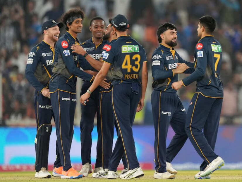 ঘরের মাঠে গুজরাতের বিরুদ্ধে যে কঠিন চ্যালেঞ্জের মুখে পড়তে হবে কেকেআরকে। গুজরাতের পেস অ্যাটাকে যেমন রয়েছে মহম্মদ সিরাজ, ইশান্ত শর্মা, প্রসিদ্ধ কৃষ্ণাদের মত তারকারা। ঠিক তেমনই স্পিন অ্যাটাকে রয়েছে রাশিদ খান ও সাই কিশোররা।