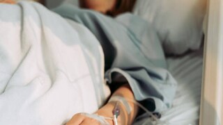 মামাতো দিদি টাকার লালসায় তরুণীকে সীমান্তের এক হোটেলে নিয়ে যেতে গিয়ে ফাঁদে ফেলেছিলেন। মামাতো দিদি টাকার লালসায় তরুণীকে সীমান্তের এক হোটেলে নিয়ে যেতে গিয়ে ফাঁদে ফেলেছিলেন।