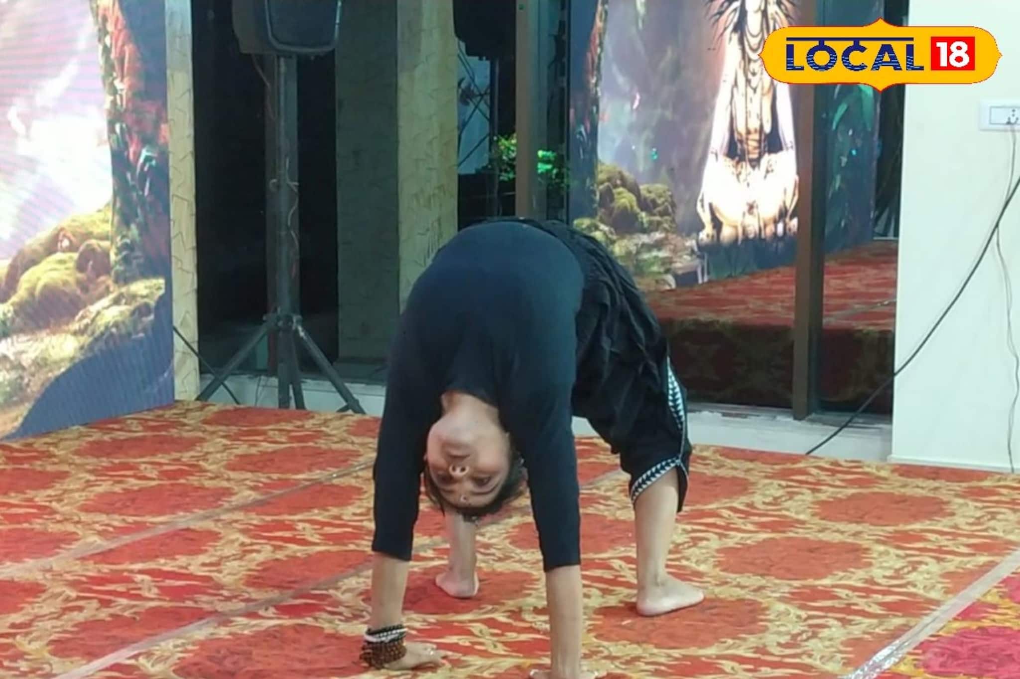 শর্মিষ্ঠার হাত ধরেই ঝাড়গ্রামে জনপ্রিয়তা বাড়ছে যোগাসনের