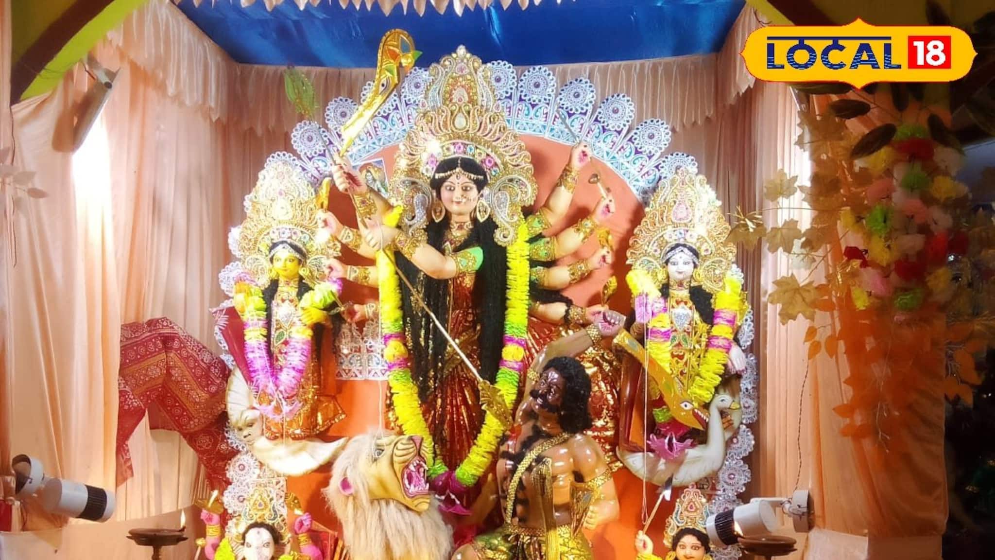 Basanti Puja 2025: তোর্সা নদীর পাশে প্রাচীন মন্দিরে বাসন্তী পুজোয় ভক্ত সমাগম, আলোর রোশনাইয়ে ভাসছে মেলা