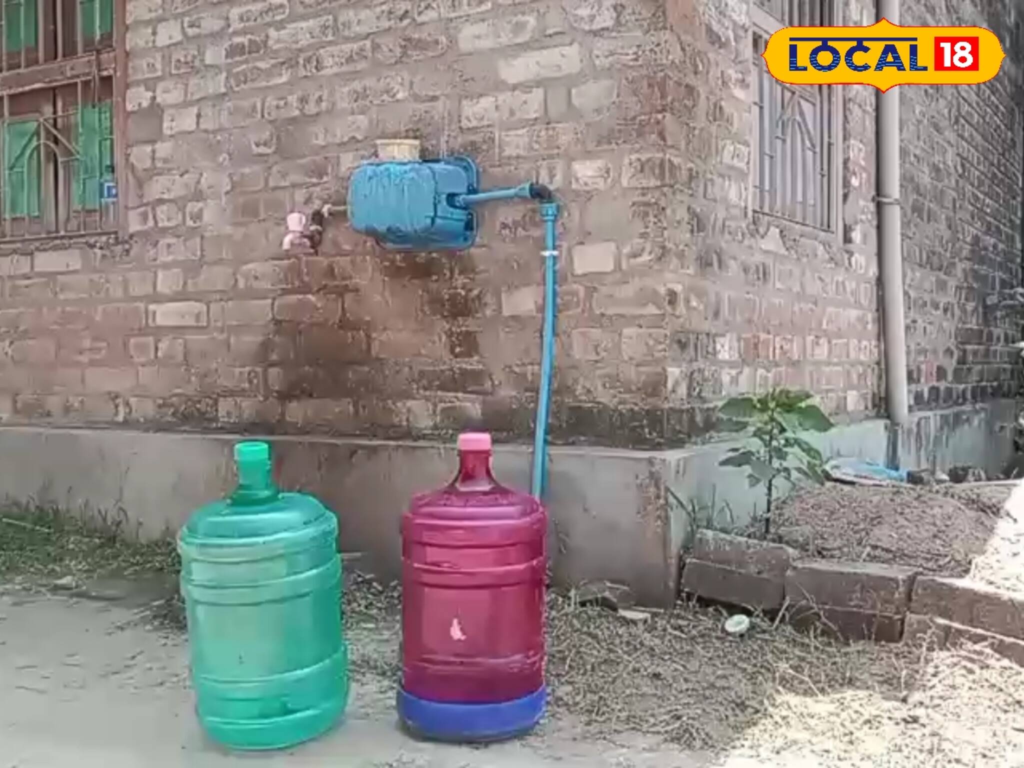 নামেই ঘরে ঘরে কানেকশন, জল পৌঁছায় না একফোঁটাও! গরম পড়তেই জল কেনা ছাড়া উপায় নেই শান্তিপুরে