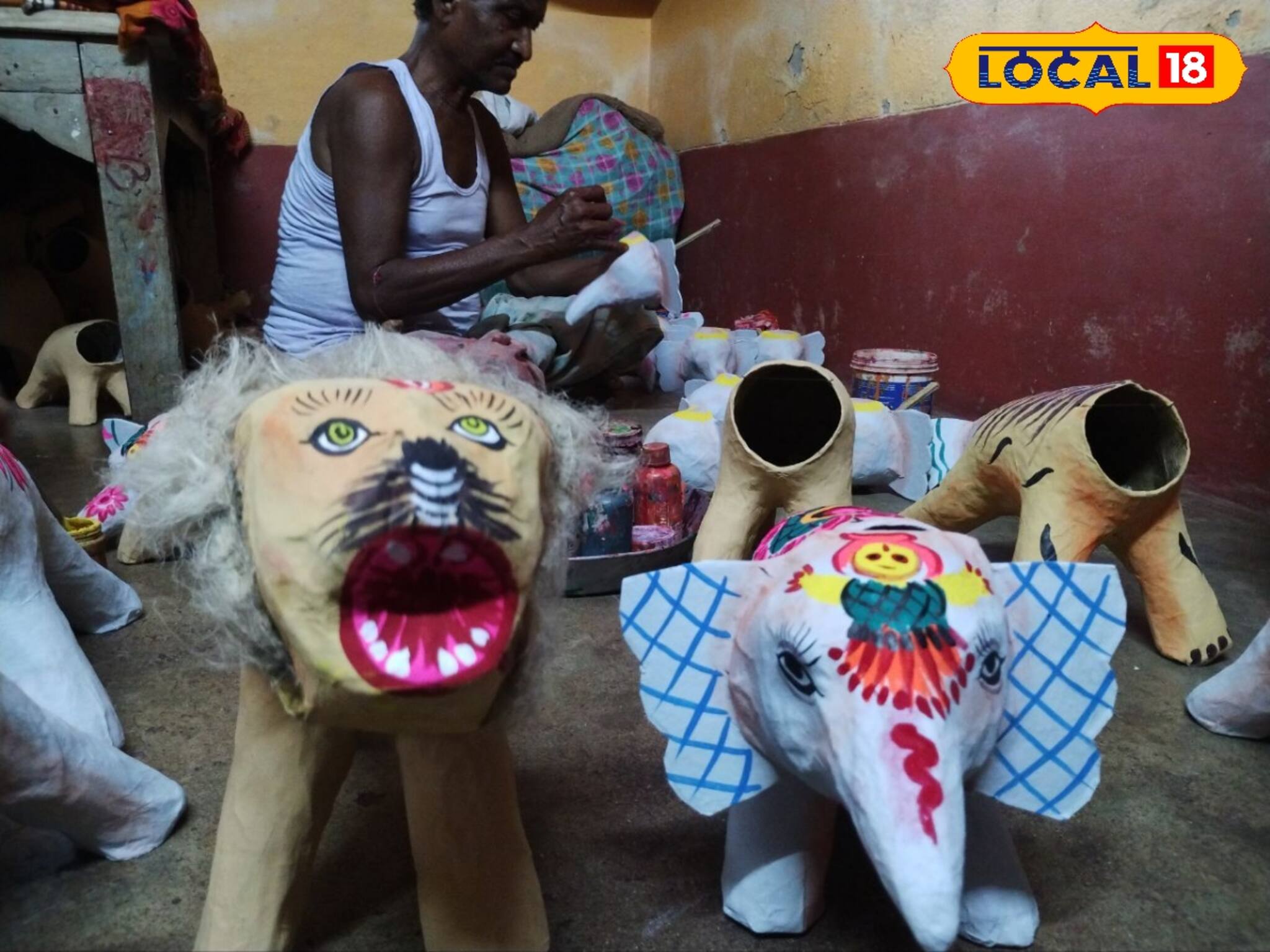 টুক টুক নড়ে মাথা, পুতুল তো নয়, যেন অন্যকিছু! দাম মাত্র ৭০ টাকা