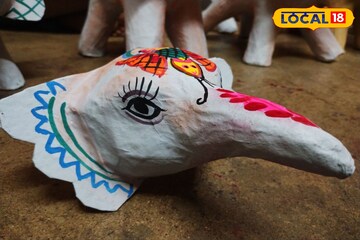 টুক টুক নড়ে মাথা, পুতুল তো নয়, যেন অন্যকিছু! দাম মাত্র ৭০ টাকা