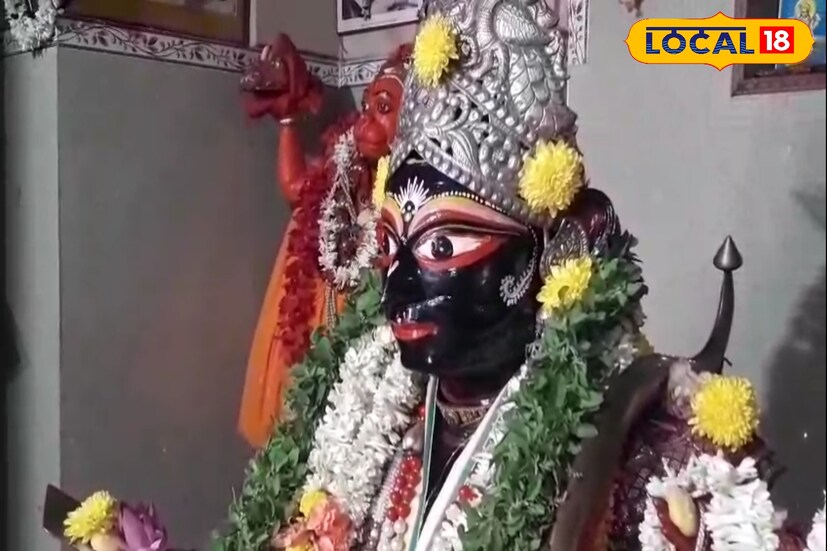 জানা যায় এই মন্দিরের প্রতিষ্ঠাকাল ১৭৬২ খ্রিষ্টাব্দ। ১৮২৪ খ্রিস্টাব্দে বিশপ হেয়ার সাহেব নৌকা করে ঢাকা যাওয়ার পথে এখানে নেমে মন্দিরগুলি দেখেন এবং মুগ্ধ হয়েছিলেন। পরবর্তীতে ১৮২৮ খ্রিস্টাব্দে লন্ডন থেকে প্রকাশিত জার্নালে মন্দিরগুলির বিবরণ প্রকাশ করেন