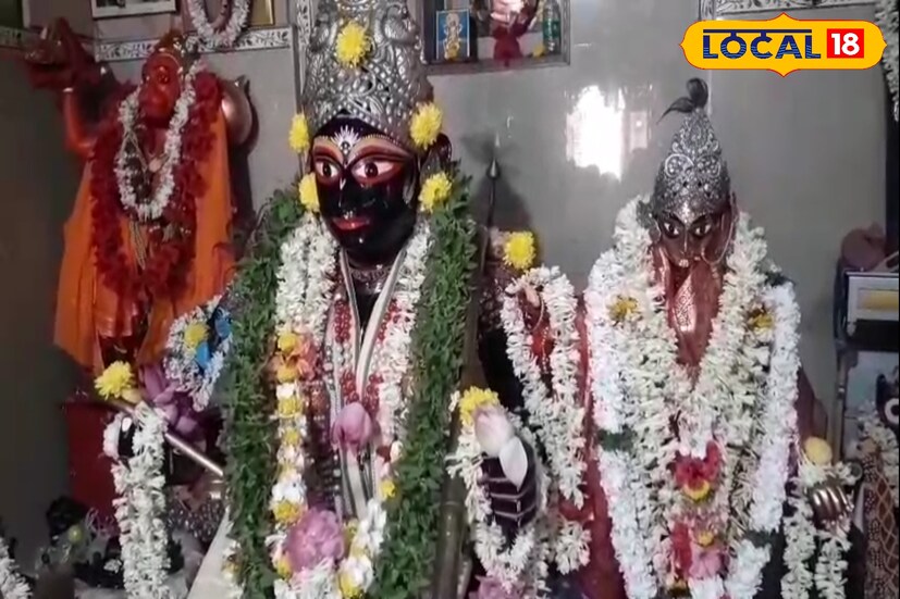 রবিবার রামনবমীর দিনে সারা দেশের পাশাপাশি কৃষ্ণগঞ্জের শিবলিবাস মন্দিরে রাজা কৃষ্ণচন্দ্রের প্রতিষ্ঠা করা এই গ্রামের মন্দিরেও পুজো হচ্ছে মহাসমারোহে।