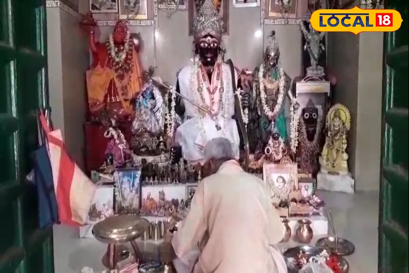 রবিবার রামনবমীর দিনে বাঙালির বেশে রাম ও সীতাকে পুজো করা হয়। স্থানীয় ও বাইরে থেকে বহু ভক্তরা আসেন এই দিনে শিবনিবাসের এই রাম মন্দিরে পুজো দিতে।