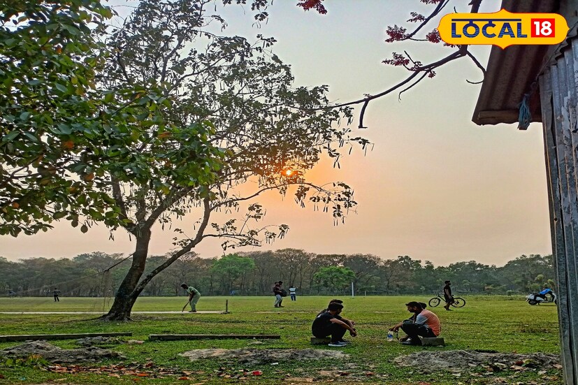 আইএমডি-এর রিপোর্ট অনুযায়ী, আগামী ৪-৫ দিন উত্তরের প্রত্যেক জেলায় ধেয়ে আসছে প্রবল ঝড়-বৃষ্টি। পাহাড়ের পাশাপাশি রেহাই পাবে না সমতলও। দার্জিলিং, কালিম্পং,জলপাইগুড়ি, আলিপুরদুয়ার, কোচবিহার বৃষ্টিতে ভাসবে প্রত্যেক জেলা।
