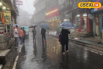 আকাশের মুখ ভার, ঝমঝমিয়ে বৃষ্টি যখন-তখন! নামল তাপমাত্রা, আবহাওয়ার বড় খবর আকাশের মুখ ভার, ঝমঝমিয়ে বৃষ্টি যখন-তখন! নামল তাপমাত্রা, আবহাওয়ার বড় খবর