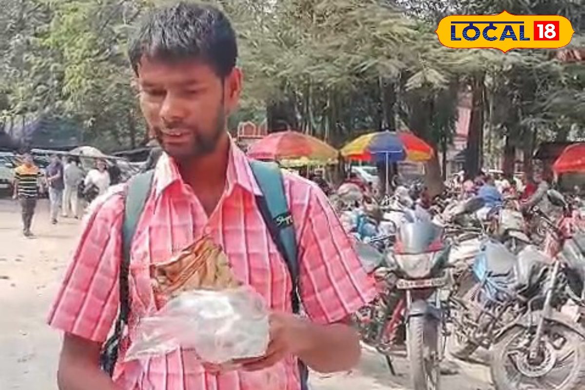 এম এ, বি এড এবং টেট পাস করেও মেলেনি চাকরি! পেটের দায়ে যা করছেন যুবক…জানলে আঁতকে উঠবেন! even-after-completing-higher study degrees-and-passing-the-tet-ashis-did not-get-a-job-now-he is-sustaining-his-life-by-selling-incense dhoop-sticks