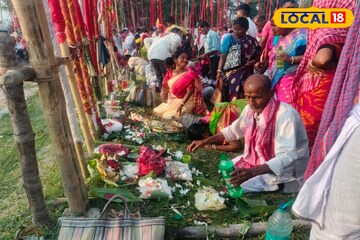চলে ঐতিহ্যবাহী বাঁশখেলা, চৈত্রের শেষবেলায় আজও প্রাচীন এই পুজোর আসর ঘিরে অগণিত ভক্ত সমাগম চলে ঐতিহ্যবাহী বাঁশখেলা, চৈত্রের শেষবেলায় আজও প্রাচীন এই পুজোর আসর ঘিরে অগণিত ভক্ত সমাগম