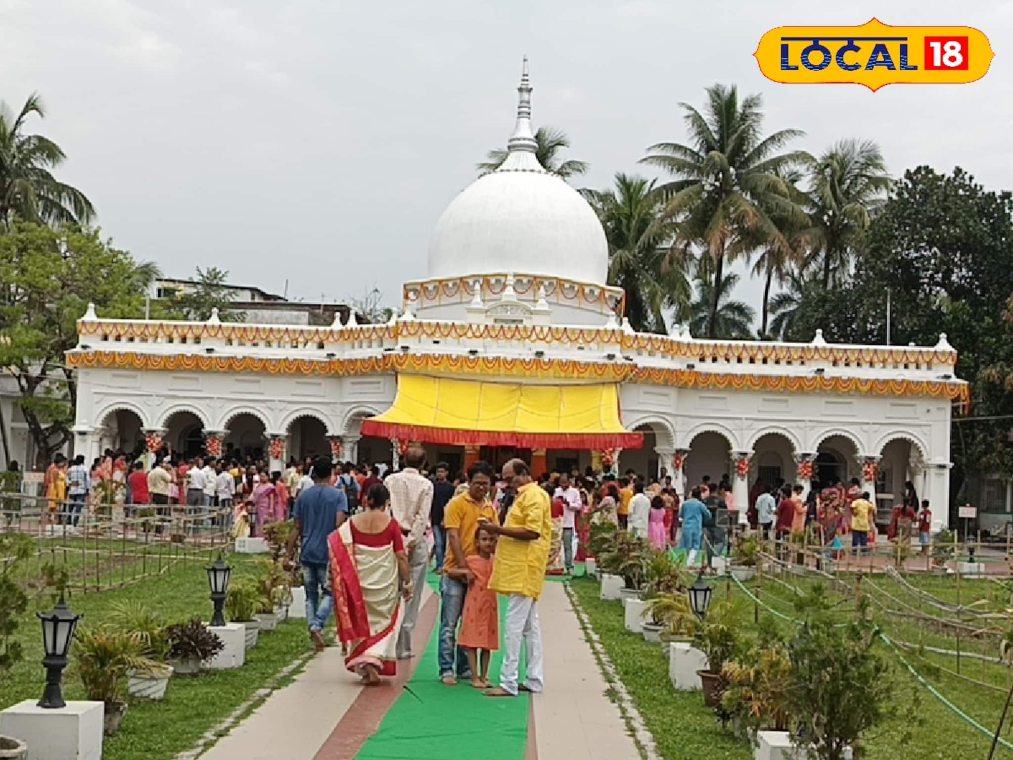 নববর্ষে সেজে উঠল প্রাচীন মন্দির! সকাল থেকেই শুরু ভক্তদের আনাগোনা
