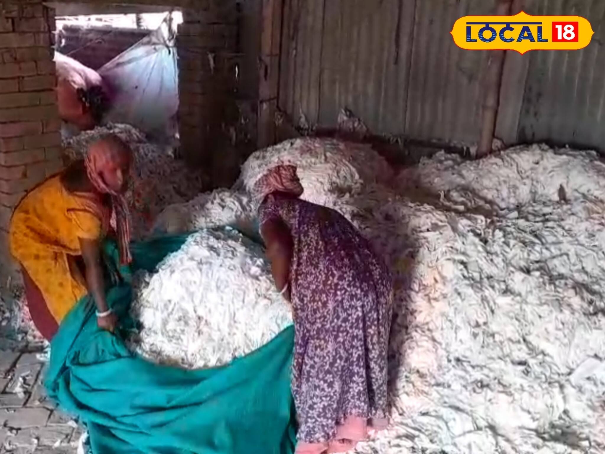 ফেলে দেওয়া ছিটকাপড় দিয়ে তৈরি হচ্ছে তুলো! ব্যতিক্রমী এই কাজে প্রচুর কর্মসংস্থান হচ্ছে!