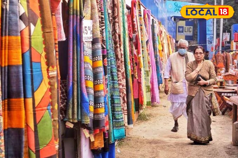 *তাঁতির ছোঁয়ায় নতুন রূপে খাদি: মেলায় নজর কেড়েছে হ্যান্ডমেড পণ্য। মেলার মূল আকর্ষণ ছিল হাতে তৈরি তাঁতের খাদি জিনিসপত্র। মুর্শিদাবাদ সহ বিভিন্ন জেলার ঐতিহ্যবাহী পণ্যে মুগ্ধ ক্রেতারা। শিল্পীদের হাতে তৈরি শাড়ি ও পোষাকে ফুটেছে বৈচিত্র্য ও নান্দনিকতা।