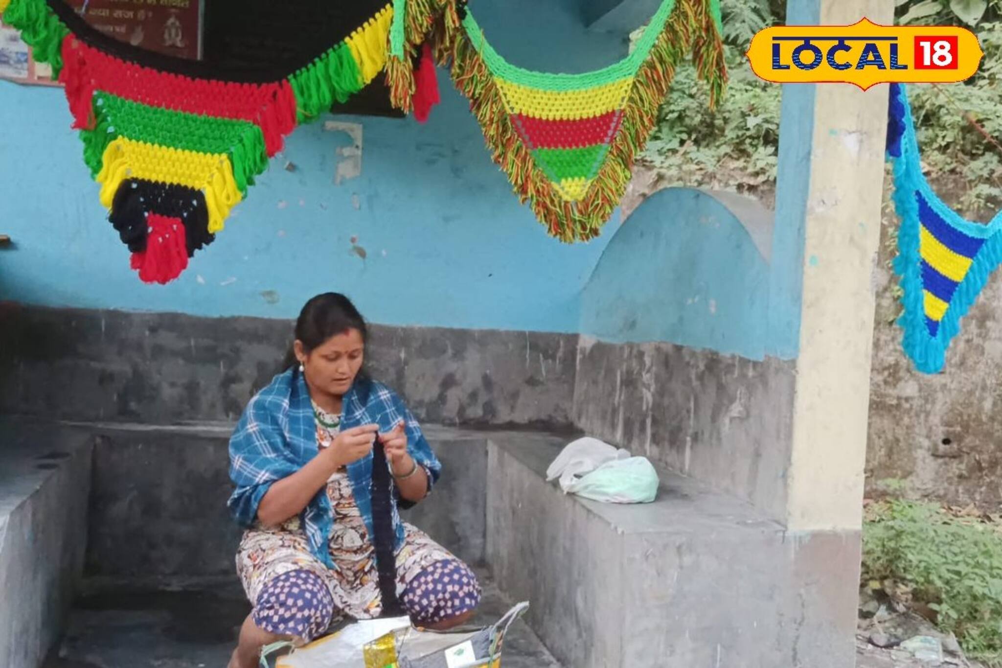 উল দিয়ে ঝালর বুনে স্বাবলম্বী হচ্ছে পাহাড়ের মহিলারা! কি এই ঝালর জানেন?