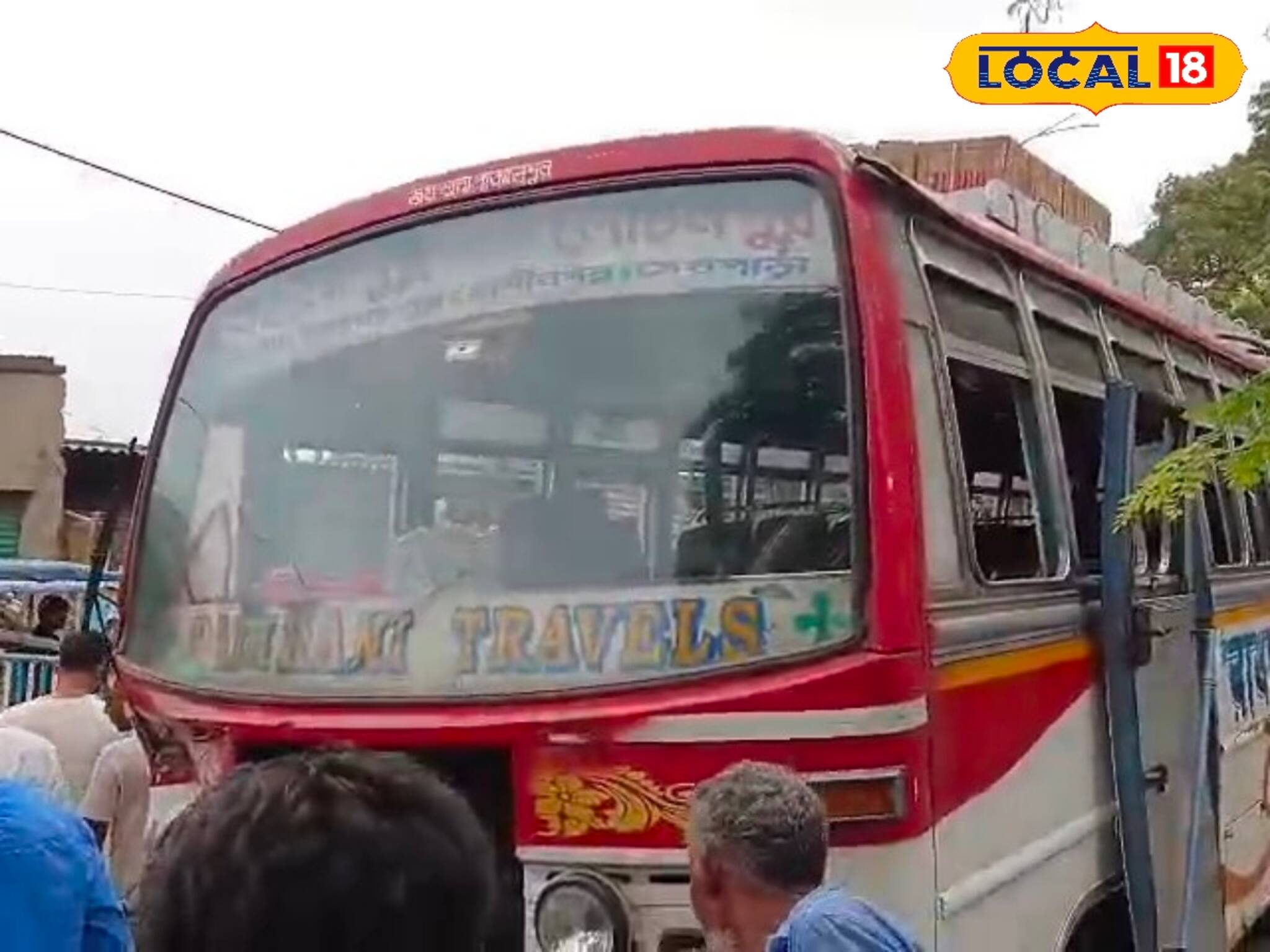 মুর্শিদাবাদে পথ দুর্ঘটনায় মৃত ৩! এলাকায় উত্তেজনা