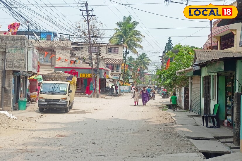 বৃহস্পতিবার সকাল থেকেই শৈল শহরে ঝলমলে রোদ সমতলের তাপমাত্রা ৩০° পার। ঝলসানো গরমে নাভিঃশ্বাস দশা। শুক্রবারের পর থেকে পাহাড় থেকে সমতল ফের ভোল পাল্টাবে আবহাওয়া ধেয়ে আসবে ঝড়-বৃষ্টি।