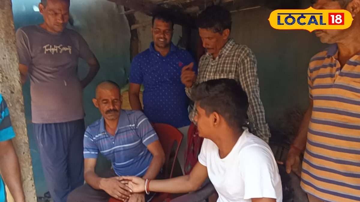 West Bengal news ‘বনবাস কাটিয়ে’ ১৪ বছর পর প্রত্যাবর্তন! হাতের ট্যাটুই ফিরিয়ে দিল ‌যুবককে Bakwas band returns after 14 years! Tattoo helped him
