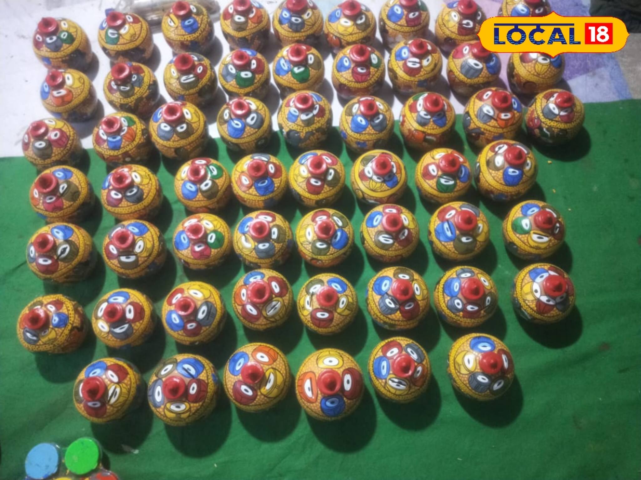 বাংলার বধূদের চিরাচরিত একান্ত মা লক্ষ্মীর সঞ্চয়পাত্র চিত্রিত করে লক্ষ্মীলাভ পটুয়াদের