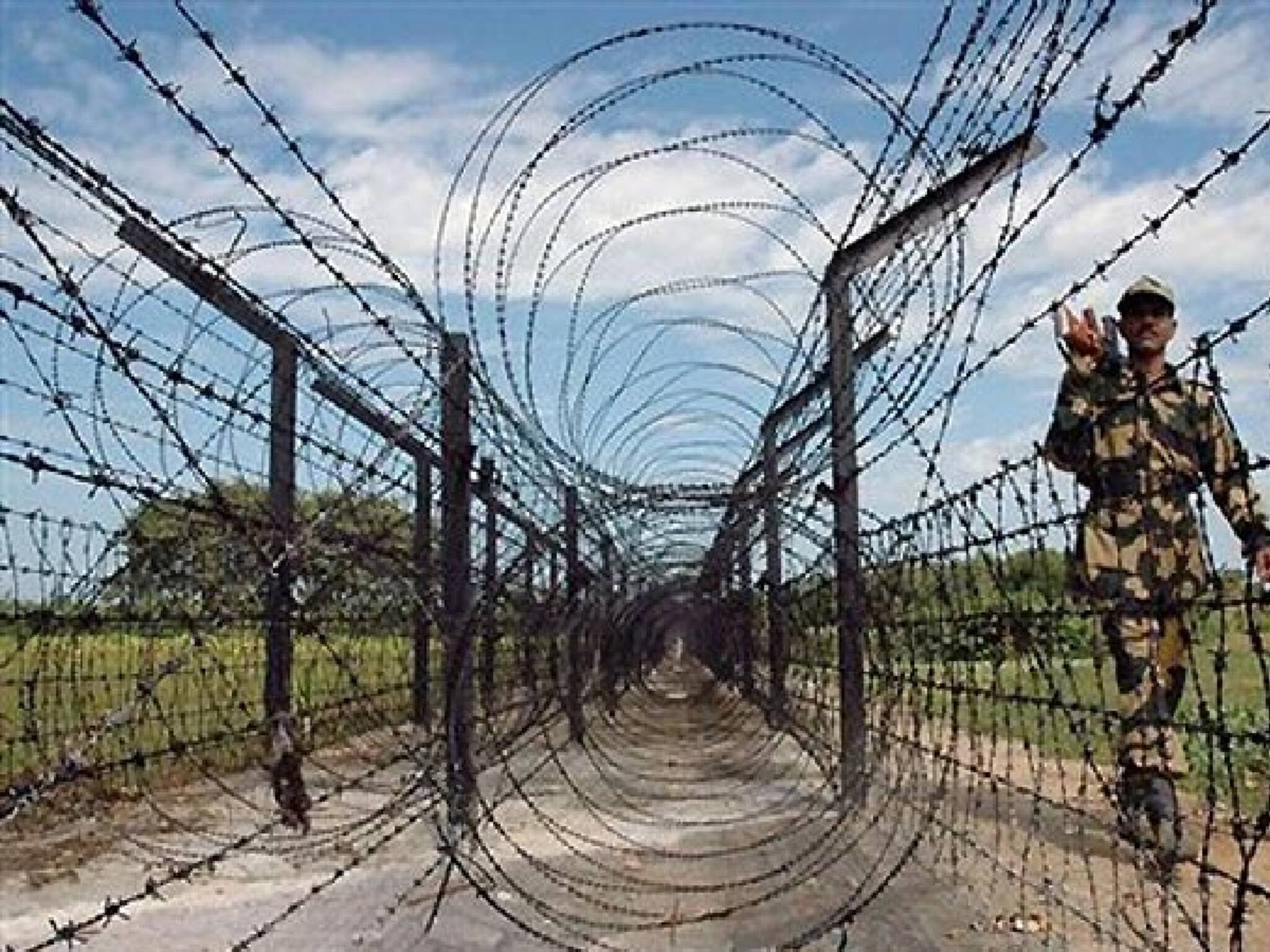 নিউটাউন থেকে বাংলাদেশে যাচ্ছিল ৫৫টি চোরাই মোবাইল, ধরে ফেলল পুলিশ