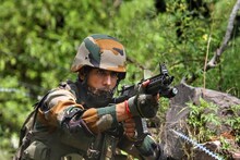 কাশ্মীরের কুলগামে সেনা-জঙ্গি ভয়ঙ্কর গুলির লড়াই! উপত্যকায় ফের সন্ত্রাসের ছায়া, তীব্র আতঙ্ক