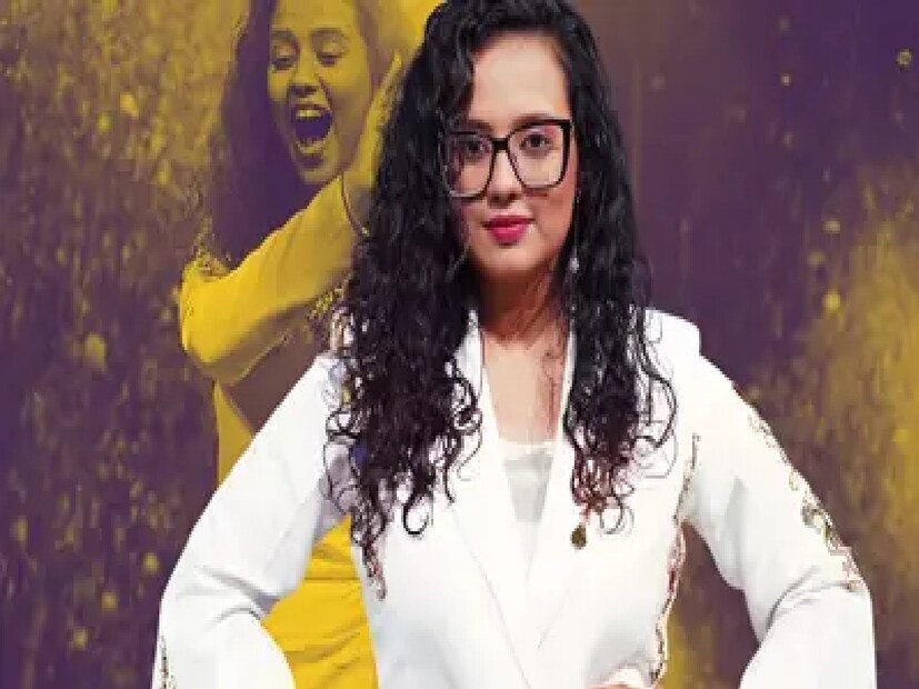 *ইন্ডিয়ান আইডলের ট্রফির পাশাপাশি বেশ কিছু প্লেব্যাকের অফারও এসেছে মানসীর ঝুলিতে। ললিত পণ্ডিত আর শানের সঙ্গে মানসীর বলিউড ডেবিউ হয়েছে ইতিমধ্যেই। তবে কোন ছবিতে আসবে সেই গান, সেটা অবশ্য এখনও জানা যায়নি। বাদশার সঙ্গেও মানসী জুটি বেঁধে কোনও কাজ করতে পারেন বলে জানা গিয়েছে। সংগৃহীত ছবি।