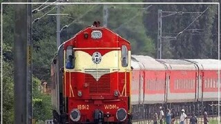 ভারতীয় রেলওয়ে দেশজুড়ে যাত্রীদের সুবিধার জন্য হাজার হাজার ট্রেন চালাচ্ছে। এই ট্রেনগুলি দেশের প্রধান স্থানগুলিকে একে অপরের সঙ্গে যুক্ত করে। ট্রেন একটি সুবিধাজনক এবং সাশ্রয়ী ভ্রমণ মাধ্যম। এই কারণেই প্রতিদিন লক্ষ লক্ষ যাত্রী এতে ভ্রমণ করেন। যাত্রীদের একটি ভাল ভ্রমণ অভিজ্ঞতা দেওয়ার জন্য রেলওয়ে অনেক নিয়ম তৈরি করেছে। 