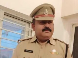 প্রায় ২৫ বছর ধরে দাপটের সঙ্গে চাকরি করে আসছিলেন ইনস্পেক্টর