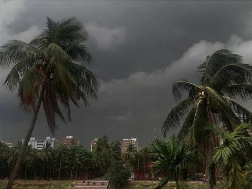 *বাংলাদেশের উত্তর দিকে ভূপৃষ্ঠ থেকে মাত্র ৯০০ মিটার উপরে তৈরি হয়েছে ঘূর্ণাবর্ত। একইসঙ্গে পশ্চিম দিক থেকে পূর্ব দিকে বিস্তৃত নিম্নচাপ অক্ষরেখা। দুইয়ের প্রভাবে দক্ষিণবঙ্গে গোটা সপ্তাহ জুড়েই ক্রমশ জোরালো হচ্ছে বজ্রবিদ্যুৎ-সহ ঝড়বৃষ্টির সম্ভাবনা। ফাইল ছবি। 