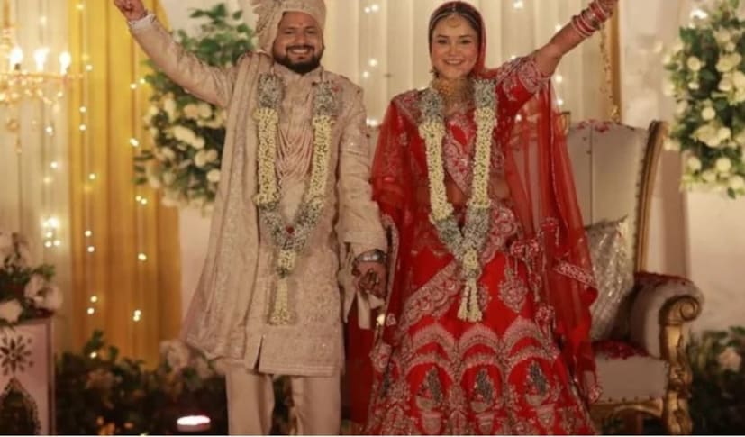 জানা গিয়েছে যে শুভমের বিয়ে হয়েছিল চলতি বছরেরই ফেব্রুয়ারি মাসে। একরকম ভাবে দেখতে গেলে নবদম্পতিই তাঁদের বলতে হয়। স্ত্রীকে নিয়ে তিনি ছুটি কাটাতে গিয়েছিলেন কাশ্মীরের পহেলগাঁওতে। এই প্রসঙ্গে সংবাদমাধ্যমের কাছে মুখ খুলেছেন খুড়তুতো ভাই সৌরভ দ্বিবেদী। (Photo: Social Media)