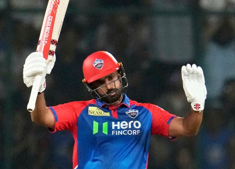 দুটি ছক্কা এবং একটি বাউন্ডারি মারেন ওই ওভারে। বুমরাহের প্রথম বলে ছক্কাটা মারার পর হার্দিক পান্ডিয়াকে দেখা গেল হাততালি দিতে। পরের ছক্কাটা মারার সময় অবাক হয়ে বলের উড়ে যাওয়া দেখছিলেন বুমরাহ নিজে। ওই একটা ওভারেই সবাইকে চমকে দিলেন করুণ। (Photo: AP)