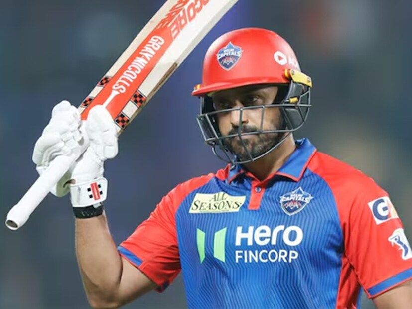 ২০২২ সালে শেষ বার আইপিএল খেলেছিলেন করুণ। শেষ বার অর্ধশতরান করেছিলেন ২০১৮ সালে। তার পর তিনটি মরশুমে আইপিএল খেলার সুযোগ পান। মাত্র আটটি ম্যাচই খেলেছিলেন ওই তিন মরশুম মিলিয়ে। করেছিলেন ৩৭ রান। রবিবার মুম্বইয়ের বিরুদ্ধে অর্ধশতরান করলেন করুণ। সাত বছর পর আইপিএলে ৫০ রানের গণ্ডি পার করলেন তিনি। ইনিংস শেষ করলেন ৮৯ রানে। আসলে, যখন করুণ নায়ার ৪৮ রানে খেলছিলেন তখন জসপ্রীত বুমরাহ বল করছিলেন। বুমরাহর শেষ বলে করুণ নায়ার ২ রান নেন এবং হাফ-সেঞ্চুরি পূর্ণ করেন। তবে, যখন তিনি দ্বিতীয় রান নেওয়ার জন্য দৌড়াচ্ছিলেন তখন তিনি নন স্ট্রাইকার এন্ডে জসপ্রীত বুমরাহর সঙ্গে ধাক্কা খান। যা বুমরাহের পছন্দ হয়নি এবং ড্রিঙ্কসের সময় তাঁকে করুণ নায়ারের সঙ্গে কিছু বলতে শোনা যায়। (Photo: AP)
