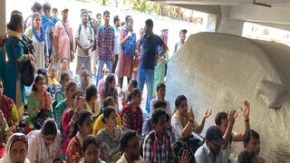 কসবায় ডিআই অফিসে চাকরিহারা শিক্ষকদের বিক্ষোভ৷ কসবায় ডিআই অফিসে চাকরিহারা শিক্ষকদের বিক্ষোভ৷