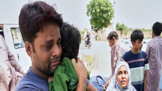 ছেলেদের চিকিৎসার আর্জি পাকিস্তানি বাবার। 