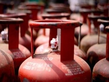 একটি দুটি নয়, সাত-সাতচল্লিশটি...! চুরি করা LPG সিলিন্ডারেই চলত বিরাট 'চক্র', চক্ষুচড়কগাছ!