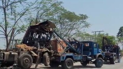 মুখোমুখি ধাক্কা! পাথর বোঝাই ট্রাকের সঙ্গে লোহা বোঝাই লরির সংঘর্ষ, চলে গেল তরতাজা দুটি প্রাণ মুখোমুখি ধাক্কা! পাথর বোঝাই ট্রাকের সঙ্গে লোহা বোঝাই লরির সংঘর্ষ, চলে গেল তরতাজা দুটি প্রাণ