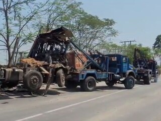 মুখোমুখি ধাক্কা! পাথর বোঝাই ট্রাকের সঙ্গে লোহা বোঝাই লরির সংঘর্ষ, চলে গেল তরতাজা দুটি প্রাণ
