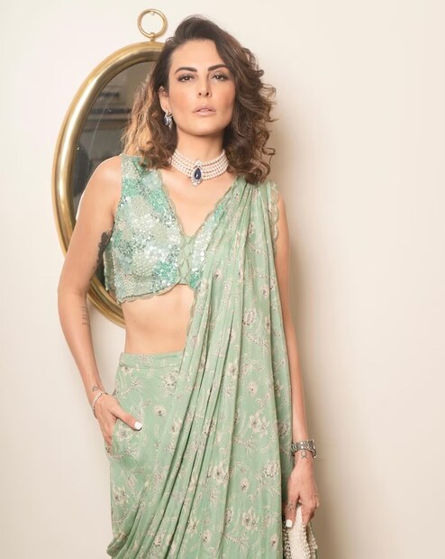 বিয়ের পর অভিনেত্রীর জীবনে সুখ আসেনি। বরং সব কিছু তিক্ততায় ভরে উঠতে থাকে। শ্বশুরবাড়ির বিরুদ্ধে একাধিক অভিযোগ আনতে থাকেন তিনি। এমনকী মামলাও দায়ের হয়েছিল। বিয়ের মাস ছয়েক পরে আলাদা হয়ে গিয়েছিলেন গৌরব গুপ্তা এবং মন্দানা করিমি। (Photo:@mandanakarimi)