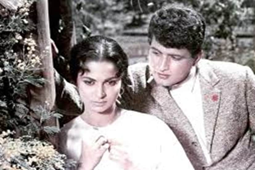 হিন্দি চলচ্চিত্র জগতে মনোজ কুমারের অবদান অনস্বীকার্য। নায়কের হওয়ার জন্যই বি-টাউনে পা রেখেছিলেন তিনি। কিন্তু ভাগ্য হয়তো অন্য কিছু ঠিক করে রেখেছিল। চিত্র পরিচালক লেখরাজ ভাকড়ি এবং কুলদীপ সেহগলকে ভাইসাব বলে ডাকতেন মনোজ কুমার। ১৯৫৭ সালে মুক্তিপ্রাপ্ত ‘ফ্যাশন’ ছবিতে মনোজ কুমারকে ৯০ বছরের বৃদ্ধ ভিক্ষুকের ভূমিকায় অভিনয় কaরার সুযোগ দিয়েছিলেন তাঁরা। আর সেই সময় অভিনেতার বয়স ছিল মাত্র ১৯ বছর। এছাড়াই উদারতা এবং খুবই ভাল বন্ধুত্বপূর্ণ স্বভাবের জন্য খ্যাতির শিখরে ছিলেন মনোজ কুমার। 